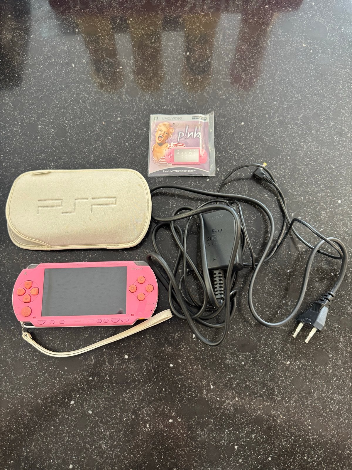 Roze PSP Slim met hoes en Pink UMD-film, Gebruikt, PSP Slim, Ophalen of Verzenden, Roze