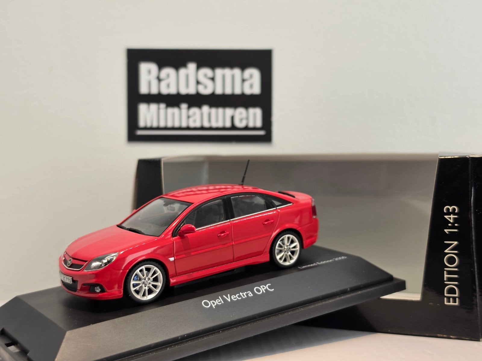 Opel Vectra C Facelift OPC - Rood - 1:43 Schuco, Auto, Ophalen of Verzenden, Zo goed als nieuw, Schuco