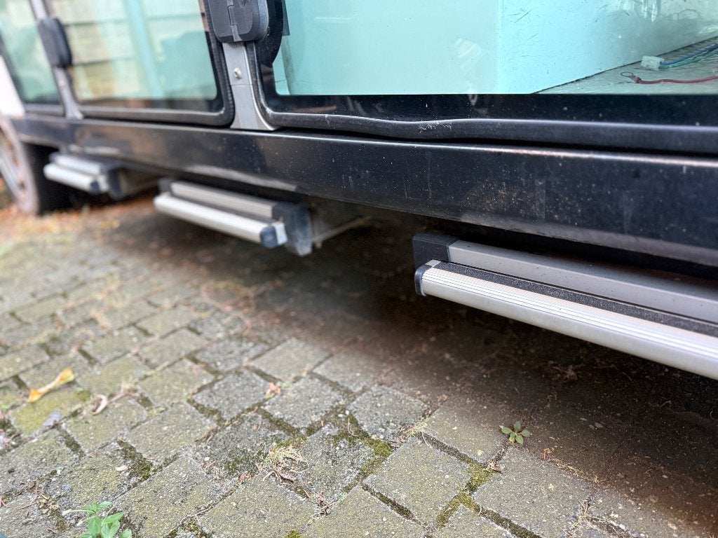 Thule elektrische opstapjes 400 mm, Ophalen of Verzenden, Zo goed als nieuw