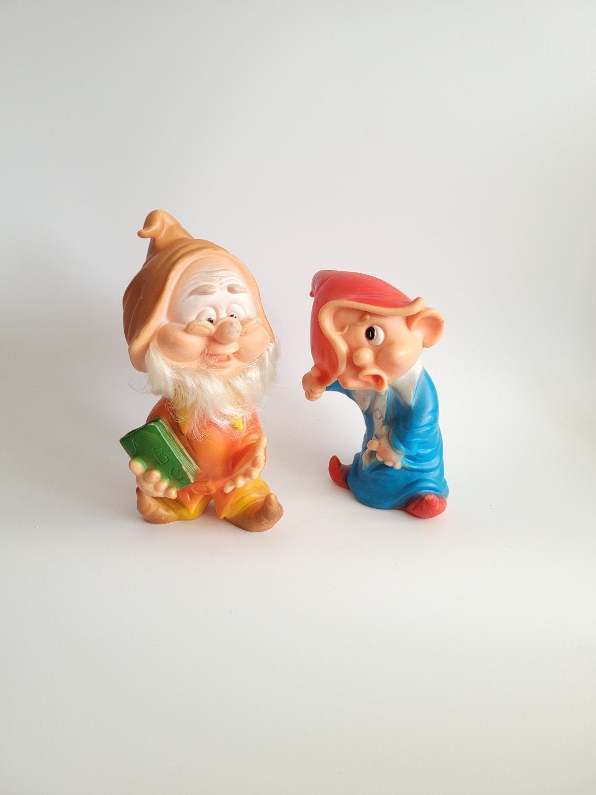set van 2 kunststof beelden van kabouter Sneeuwwitje, Ophalen of Verzenden