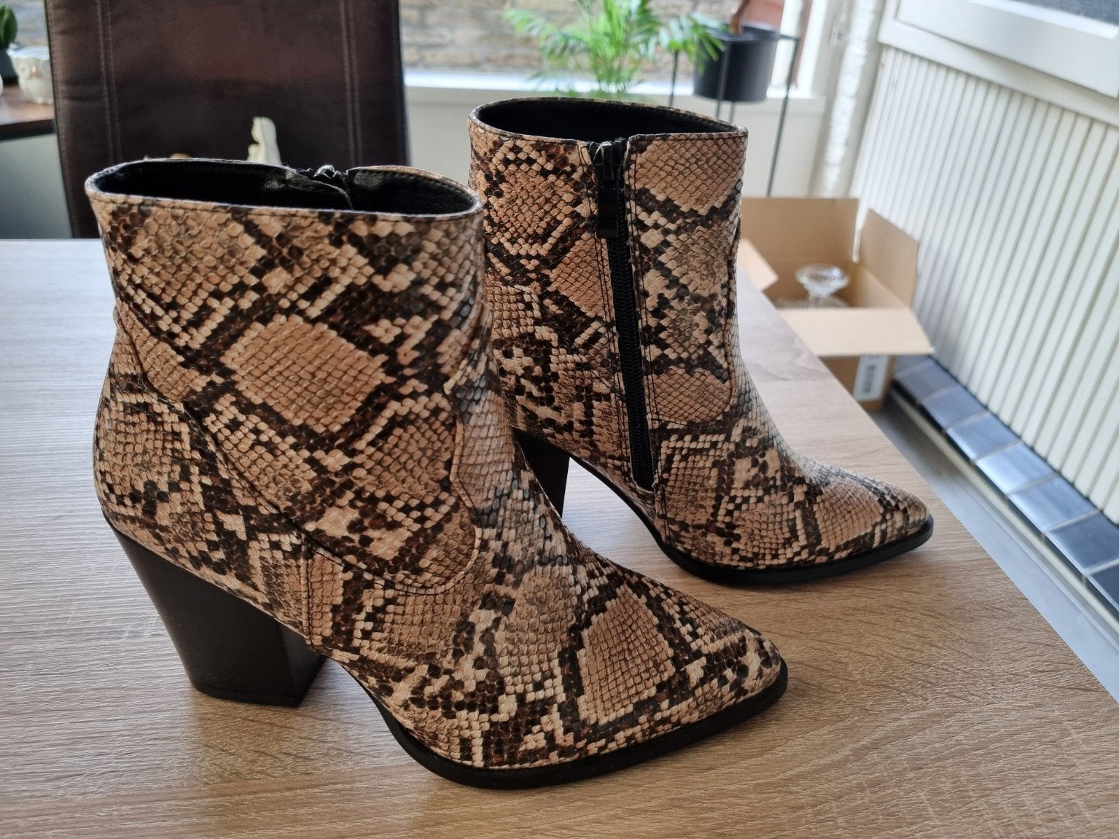 Nieuwe enkellaarsjes maat 38., Ophalen of Verzenden, Nieuw, Zwart