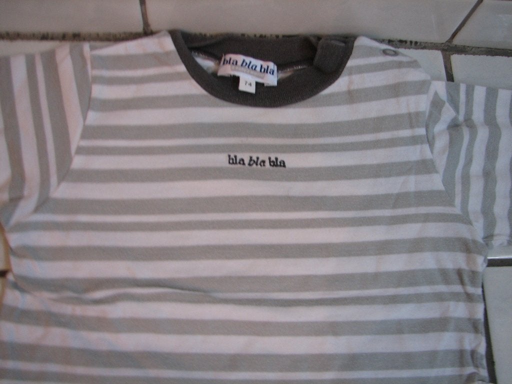 Leuk babyshirt BLA BLA BLA maat 74, Ophalen of Verzenden, Gebruikt, Jongetje of Meisje, Shirtje of Longsleeve