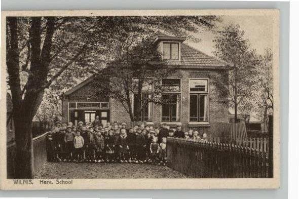 Wilnis Herv School met kinderen uitg T. Both