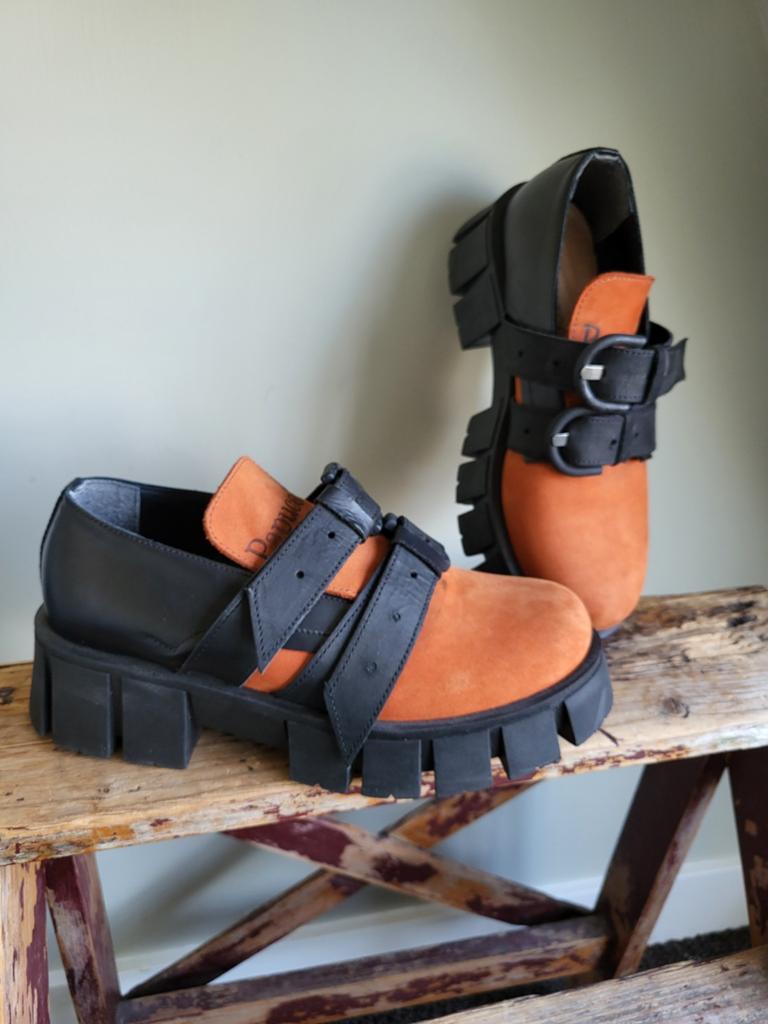 Aparte schoenen oranje nubuck leder, Papucei, maat 38, Kleding | Dames, Verzenden, Instappers, Oranje, Zo goed als nieuw