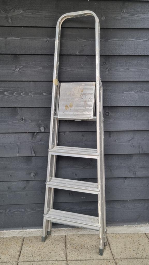 T-k 4 treden Keukentrap Huishoudtrap lichtgewicht aluminium, Doe-het-zelf en Verbouw, Ladders en Trappen, Ophalen, Trap