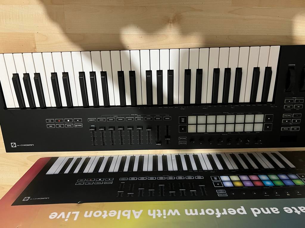 Novation Launchkey 49 MK3 – MIDI keyboard controller, Muziek en Instrumenten, Keyboards, Zo goed als nieuw, Aanslaggevoelig, Ophalen