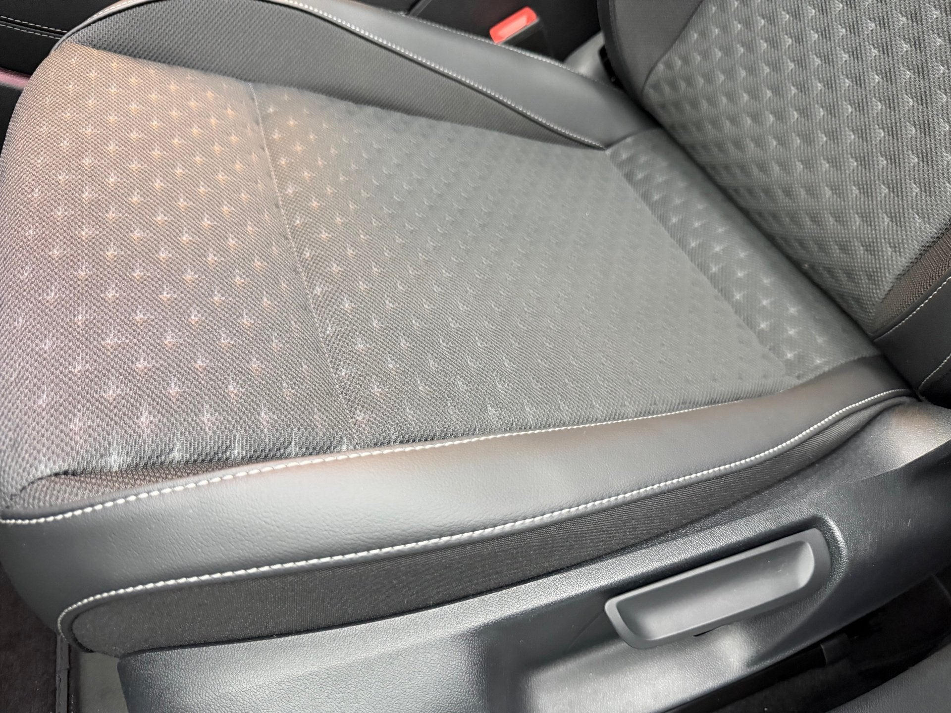 Foto 27 van Volkswagen T-ROC 1.5 eTsi R-Line First Edition Pano-IQ-KEYLE