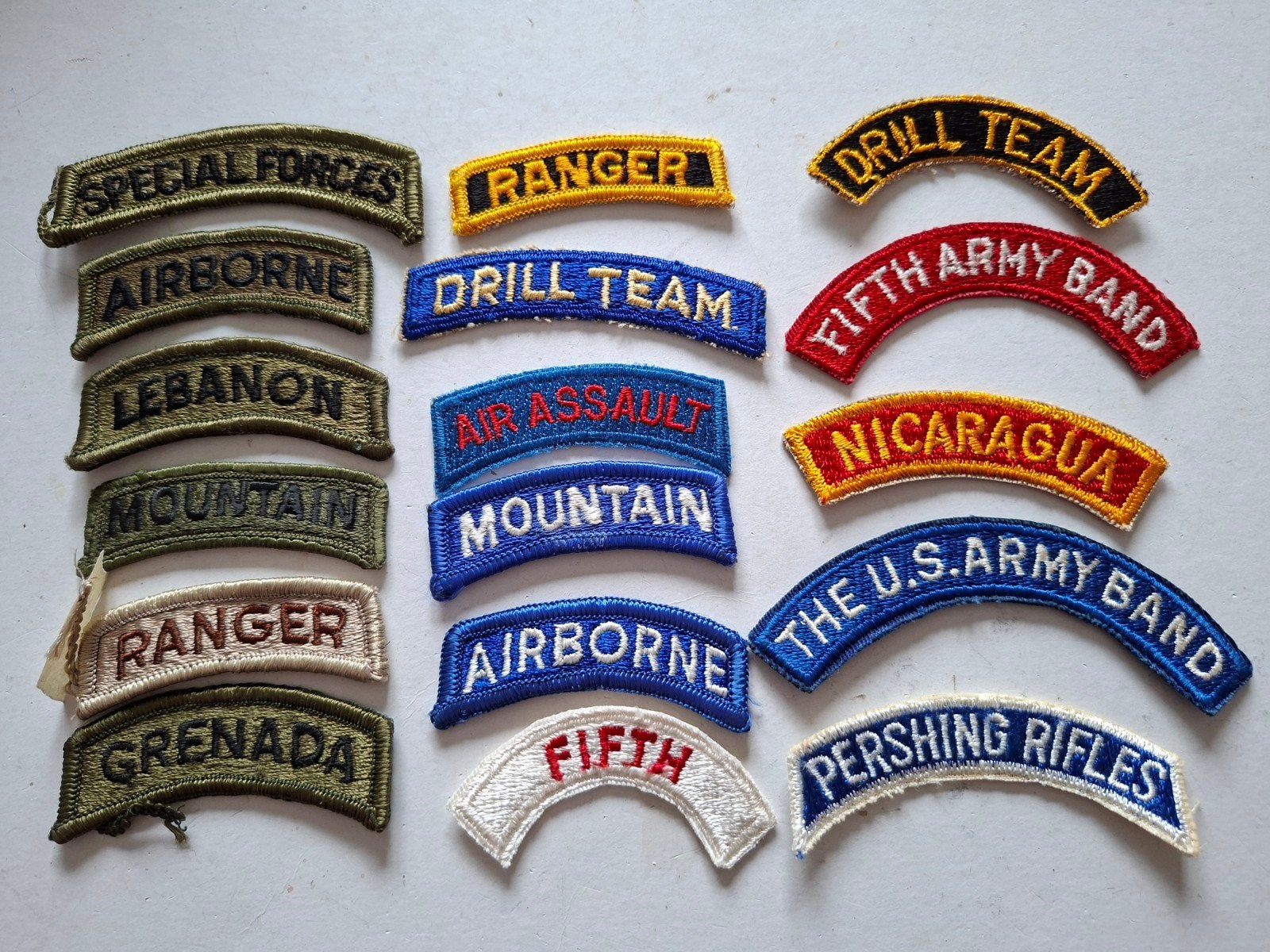 US tabs, Ophalen of Verzenden, Landmacht, Nederland, Embleem of Badge