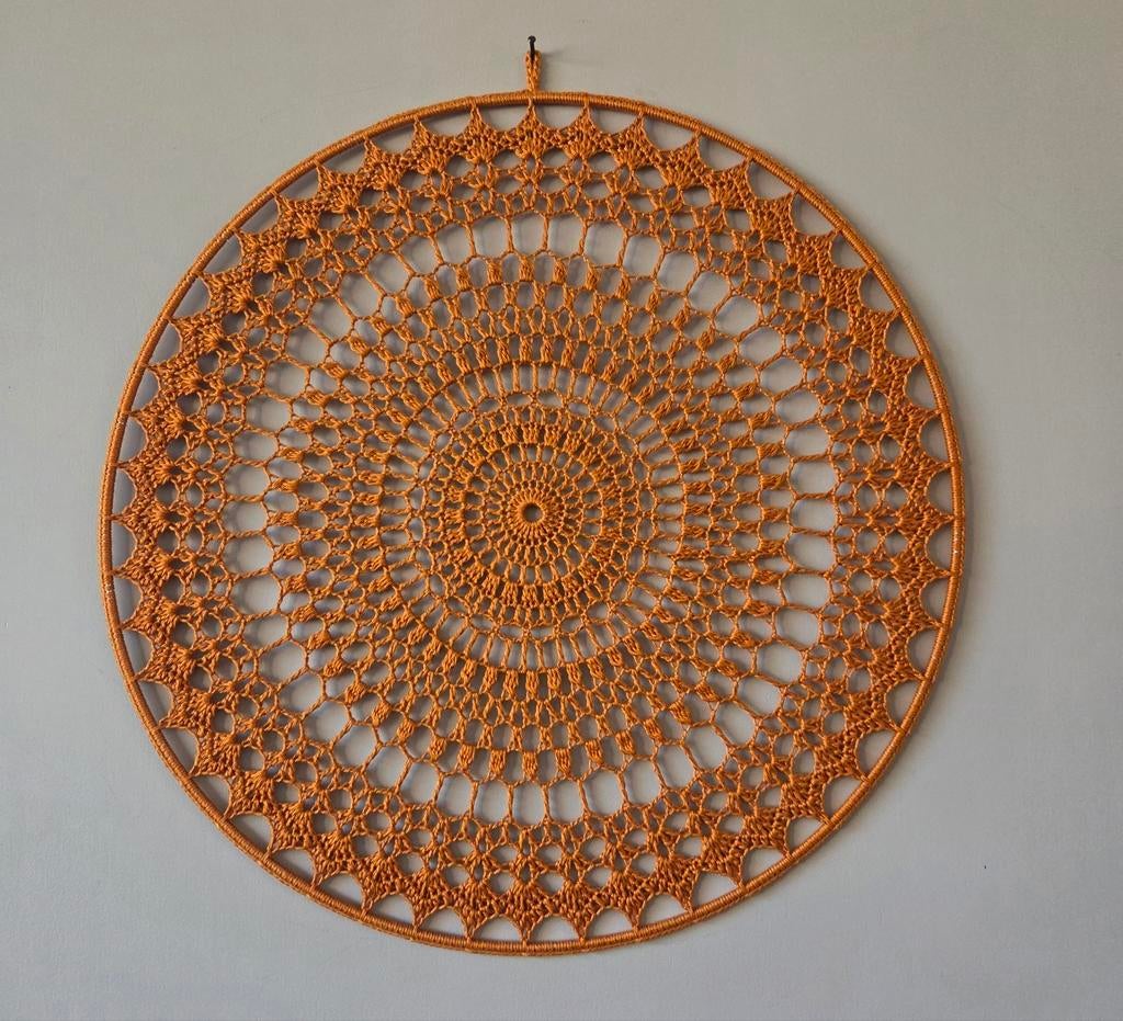 Mooie gehaakte roestbruine mandala 40 cm, Ophalen of Verzenden, Nieuw