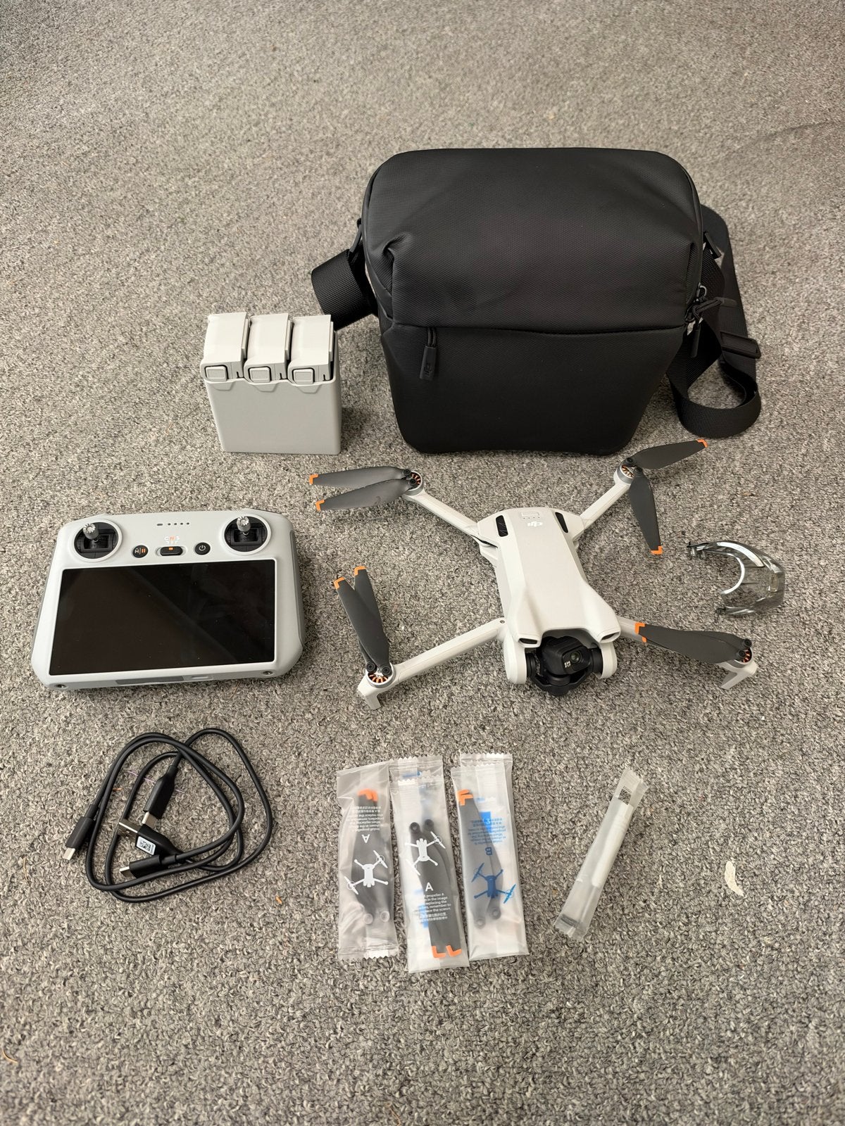 DJI Mini 3 Fly More Combo met RC-controller (inc. garantie), 30 tot 45 minuten, Cameradrone, 5 tot 10 kilometer, Ophalen of Verzenden