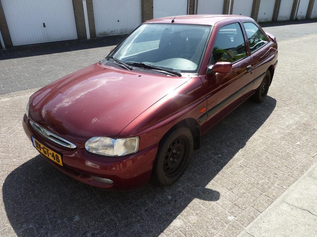Ford Escort 1.6 CLX, Auto's, Ford, Escort, 4 cilinders, Airbags, Origineel Nederlands