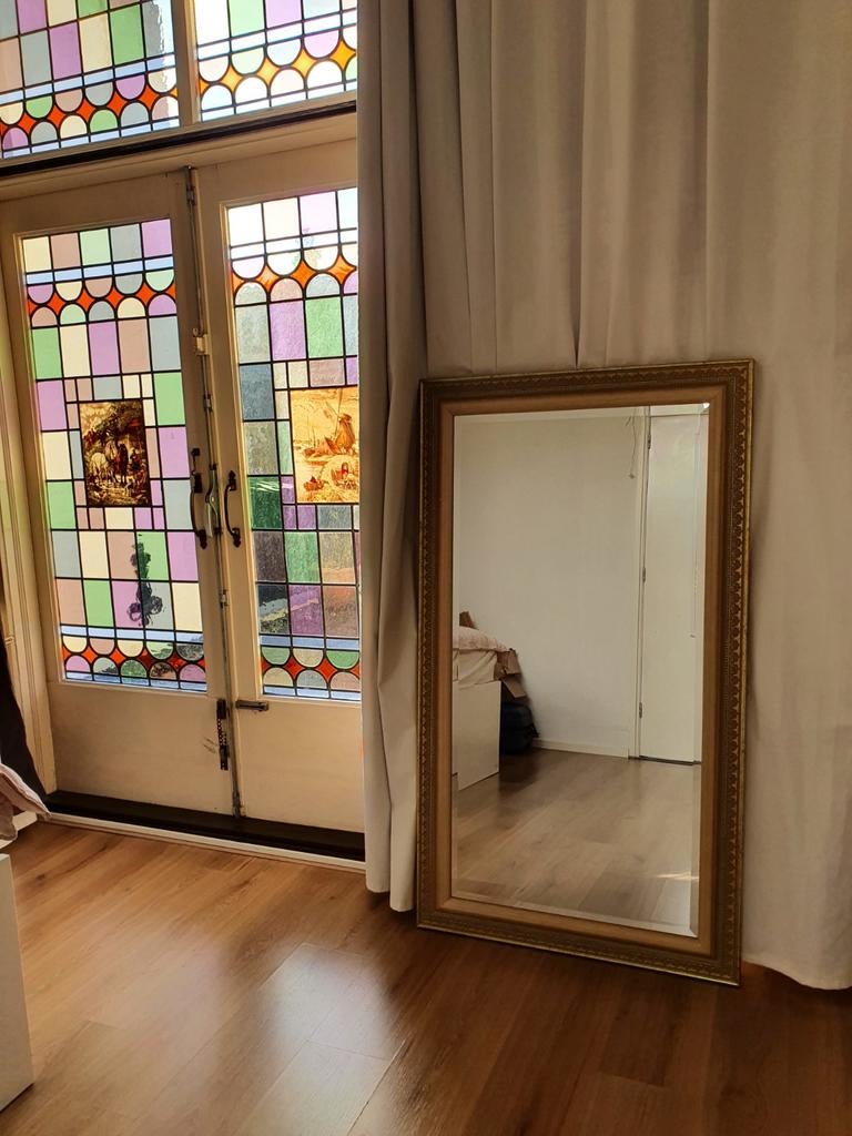 Grote spiegel met gouden lijst, Huis en Inrichting, Woonaccessoires | Spiegels, Ophalen of Verzenden, Zo goed als nieuw, Rechthoekig
