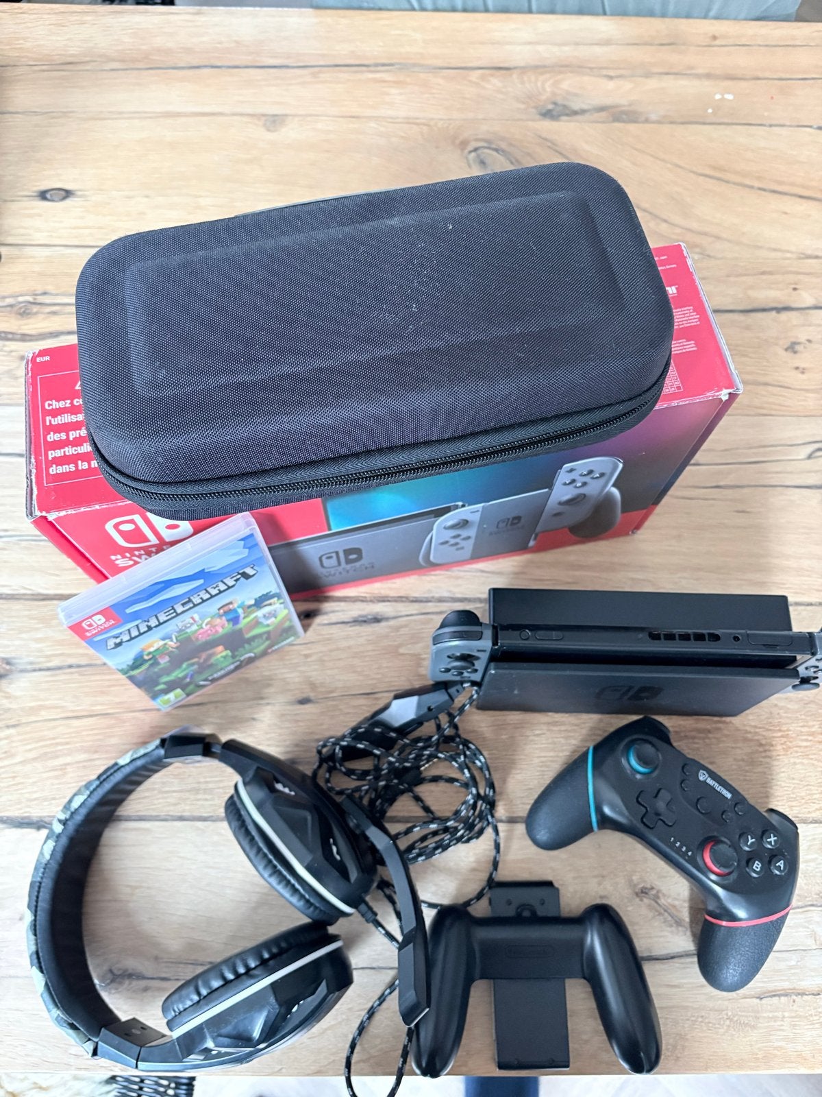 Nintendo Switch Console met Extra's en Minecraft, Ophalen of Verzenden, Switch Original, Met 3 controllers of meer, Gebruikt