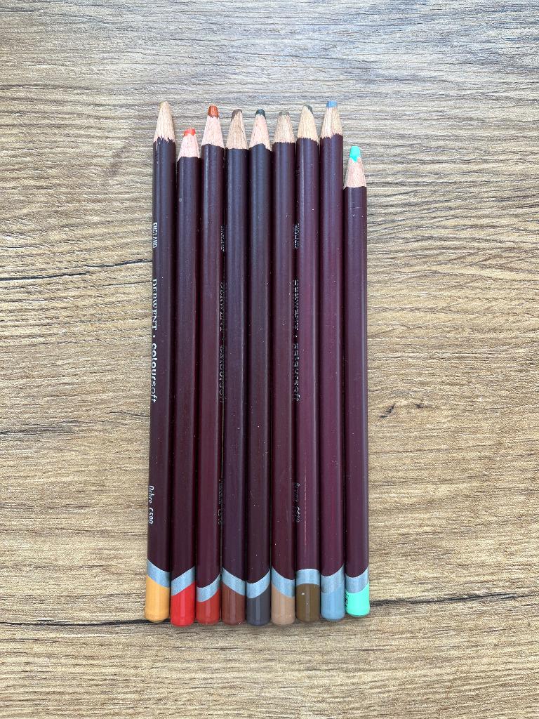 9 Derwent Coloursoft kleurpotloden, Hobby en Vrije tijd, Tekenen, Ophalen of Verzenden, Gebruikt, Potlood of Stift