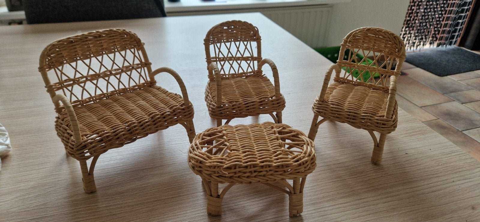 Miniatuur rotan meubelset voor poppenhuis, Ophalen, Jongen of Meisje