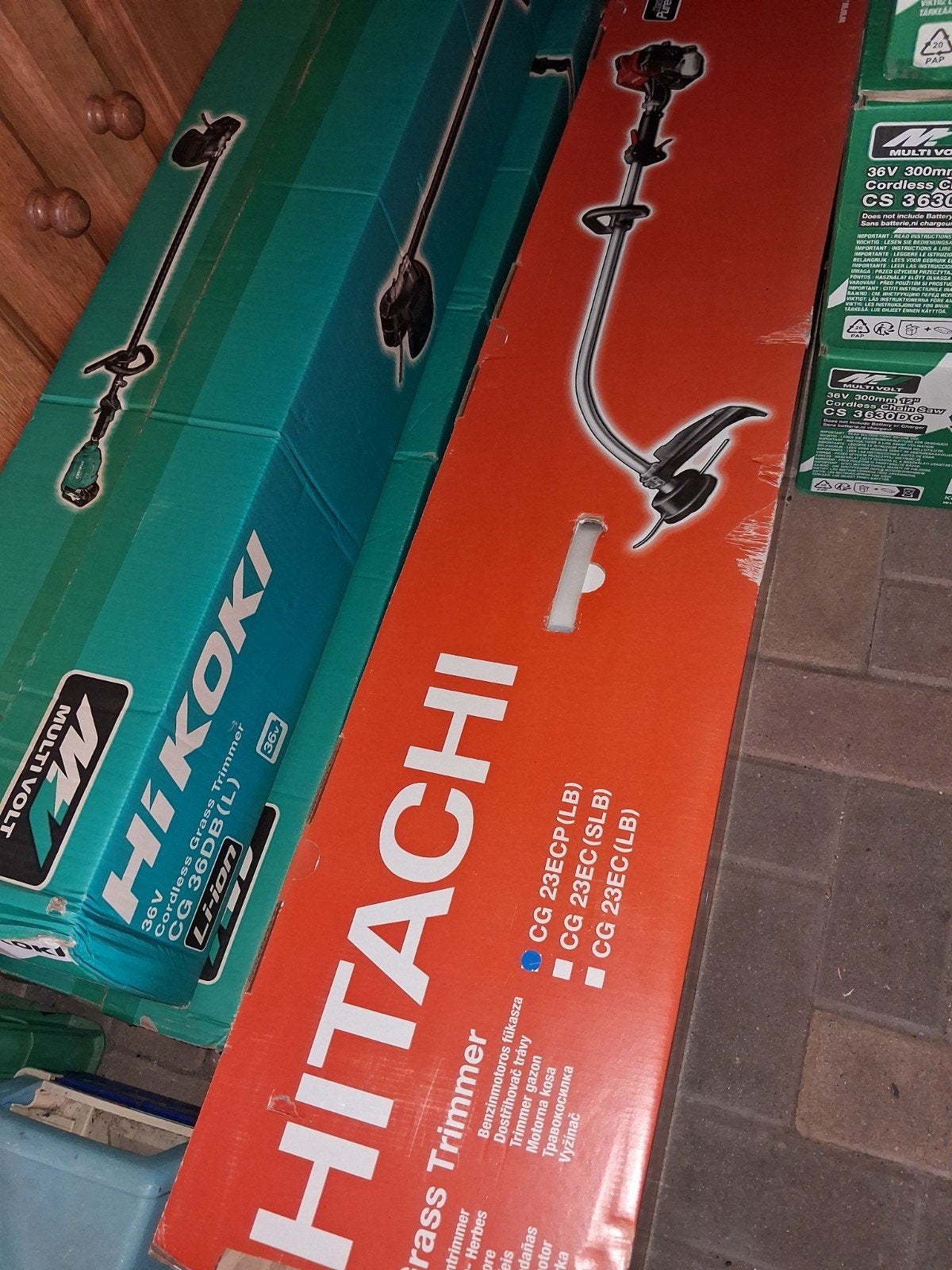 Te koop een bosmaaier van Hitachi nieuw in de doos, Tuin en Terras, Grastrimmers, Ophalen of Verzenden, Nieuw, Benzine