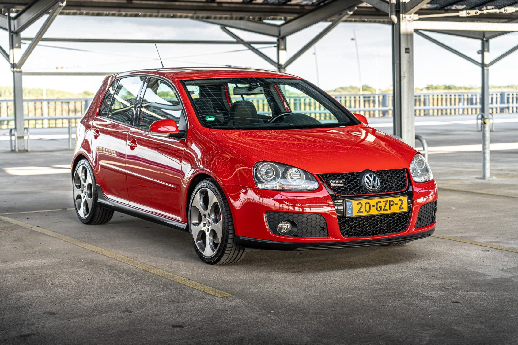 Volkswagen Golf 2.0 GTI Edition 240 (nr. 081/300), Auto's, Stof, 4 cilinders, Origineel Nederlands, Handgeschakeld