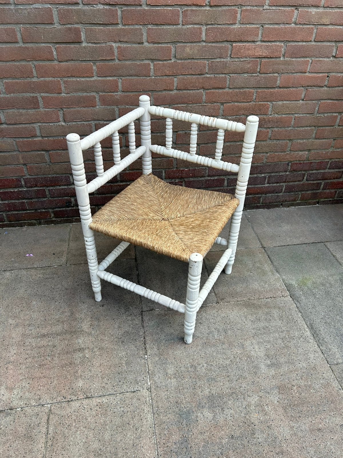 Houten vintage hoekstoel met biezen zitting, Ophalen