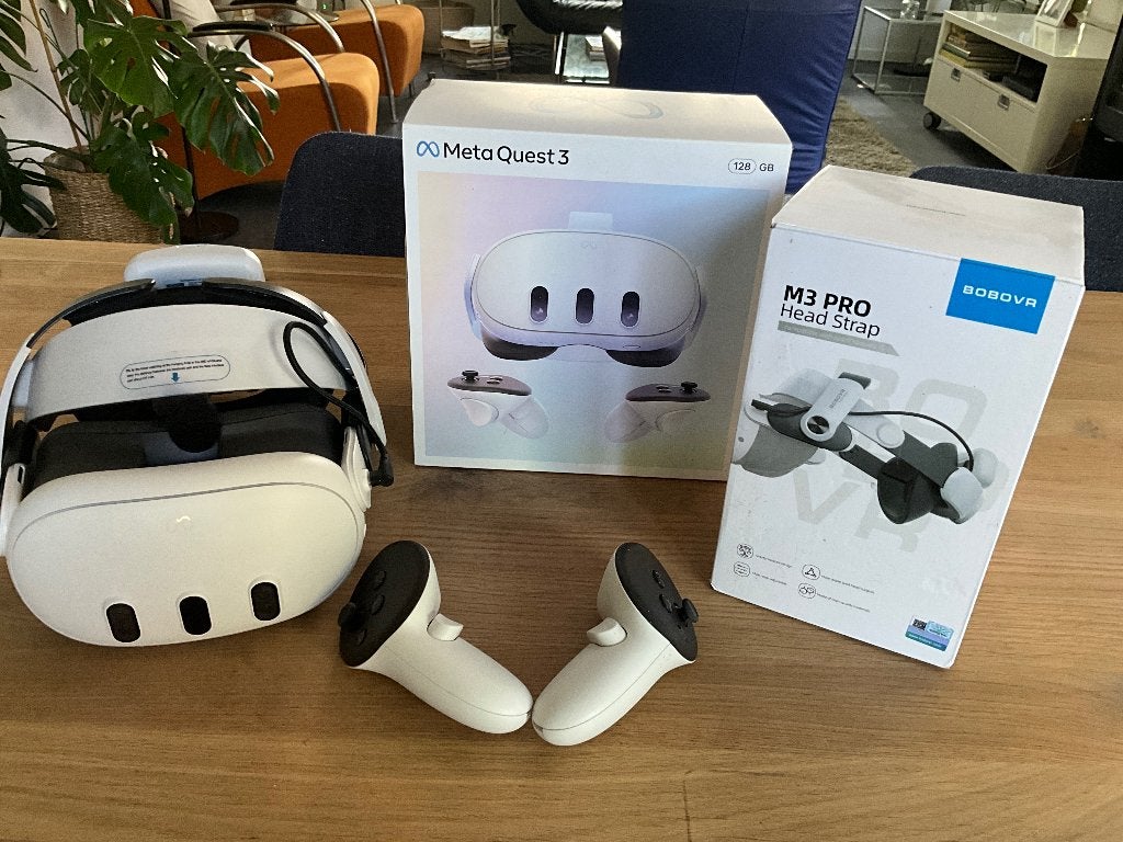 Meta Quest 3 128 GB + BOBOVR Headstrap, Spelcomputers en Games, Virtual Reality, Ophalen, Zo goed als nieuw, VR-bril, Overige platformen