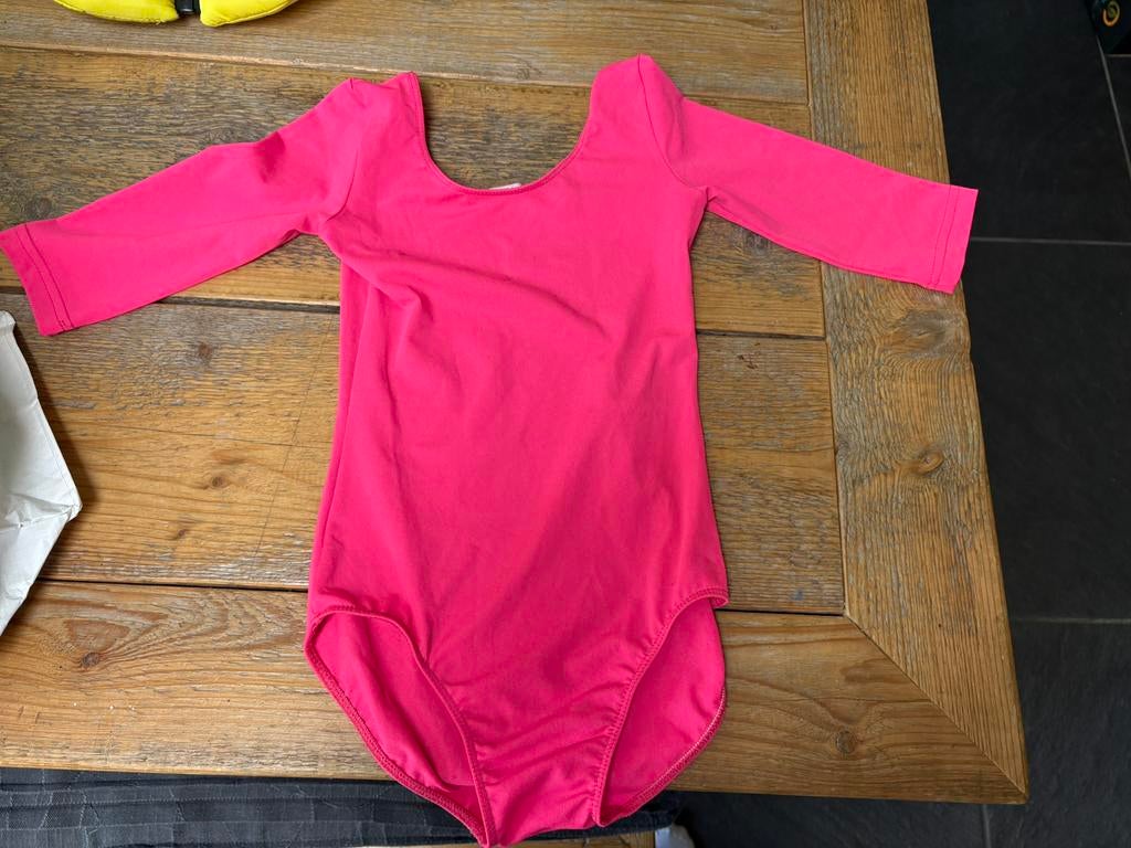 Gympakje maat 134, Sport en Fitness, Ballet, Ophalen, Zo goed als nieuw, Kleding
