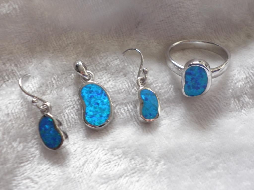 Mooie 3 delige Zilveren set met Blauw Opaal - Hanger - Ring, Sieraden, Tassen en Uiterlijk, Antieke sieraden, Verzenden, Zilver