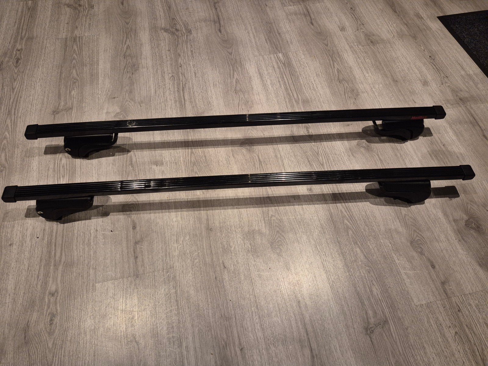 Mont Blanc dakdragers voor o.a. Volvo V70 (2008-2016), Ophalen