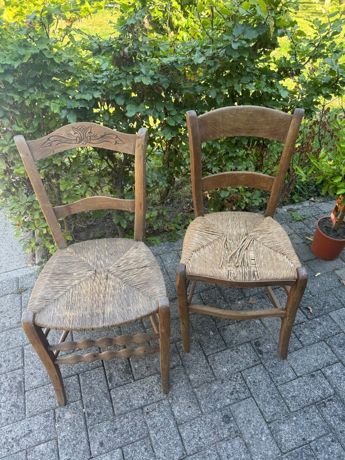 Set van 2 vintage houten stoelen met rieten zitting, Ophalen