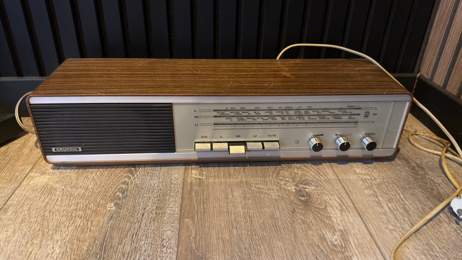 Vintage Grundig Radio - Klassieke Houten Ontvanger, Ophalen, Gebruikt, Radio