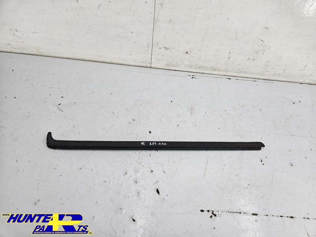 Raamrubber deur LA Volvo S60 I ('00-'09) 8652331, Gebruikt, Ophalen of Verzenden, Volvo