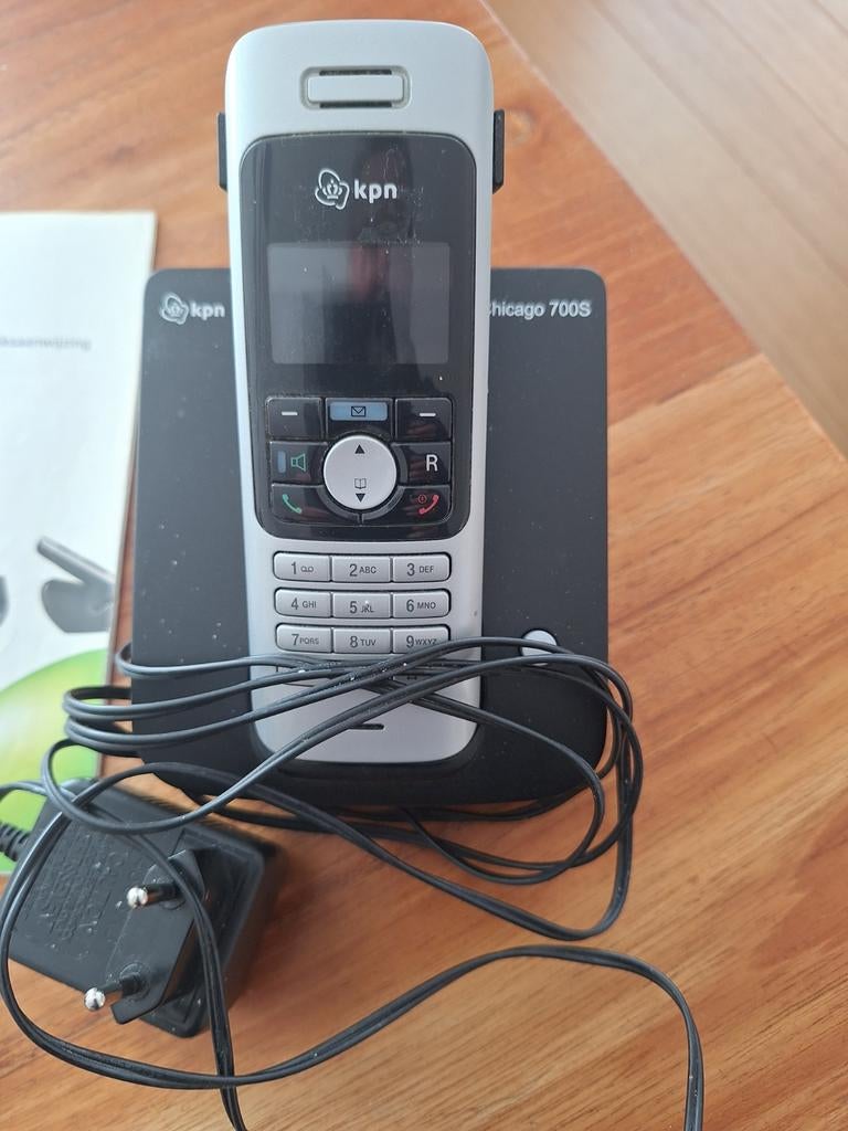KPN Chicago 700S Telefoon basisstation met 2 handsets, Ophalen of Verzenden, 2 handsets