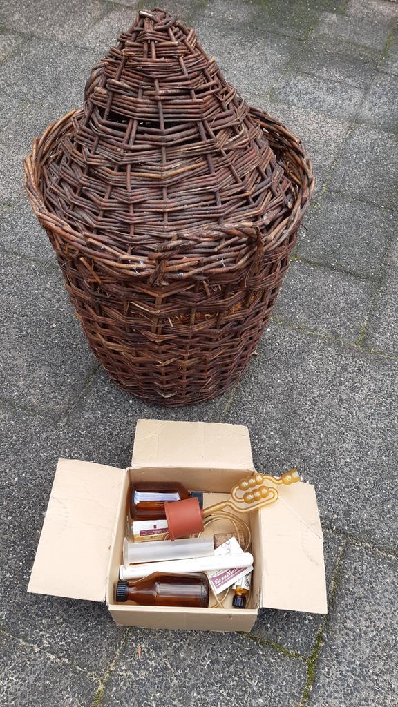 Grote gistfles in mand., Ophalen
