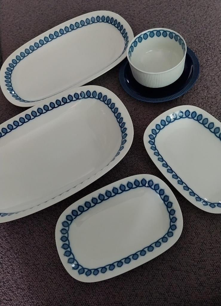 Arzberg wit met blauwe schalen en jus- of sauskom, Ophalen, Overige stijlen, Porselein, Schaal of Schalen