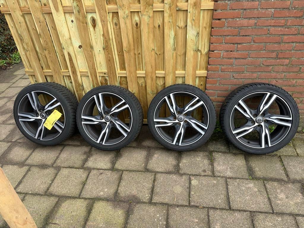 Nokian winterbanden met Volvo Ixion 4 velgen - 18 inch, Auto-onderdelen, Banden en Velgen, Ophalen, 18 inch, Gebruikt, Banden en Velgen