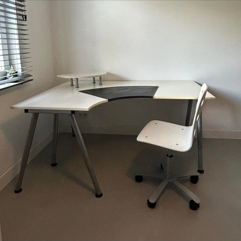Bureau +  verlengstuk + stoel Ikea, Ophalen