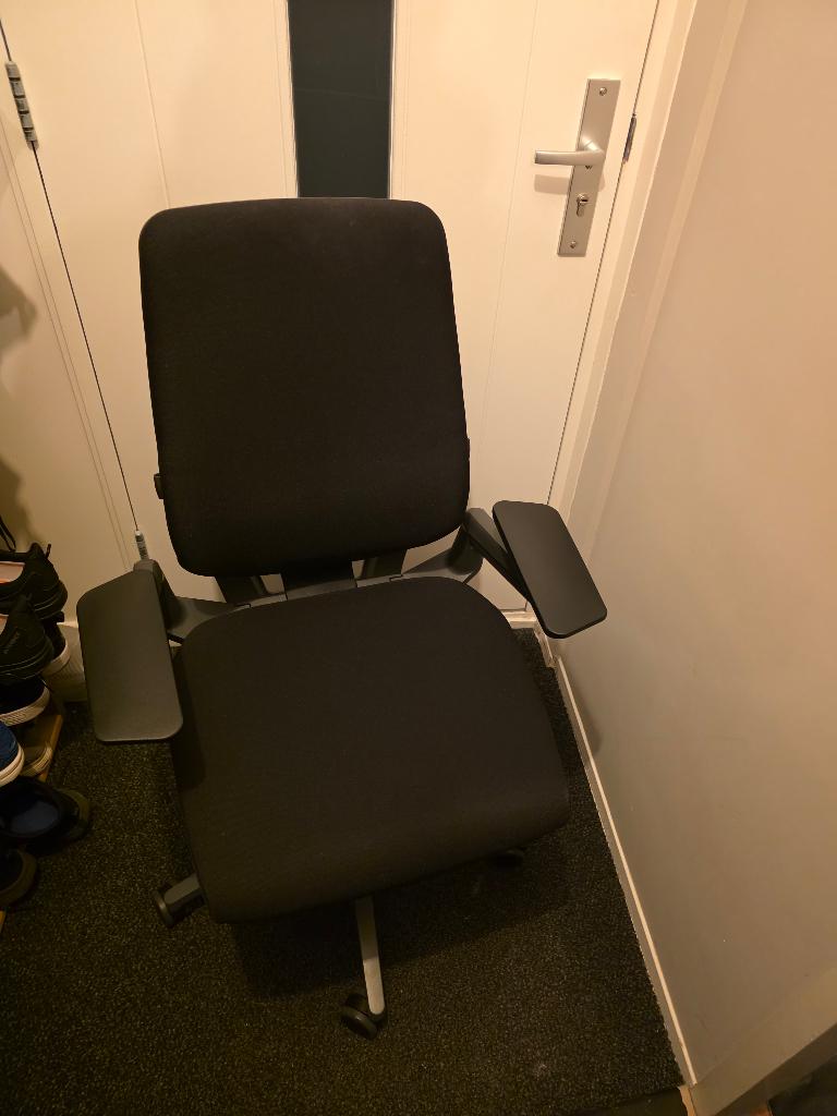 Steelcase gesture, Ophalen, Zwart, Zo goed als nieuw, Bureaustoel