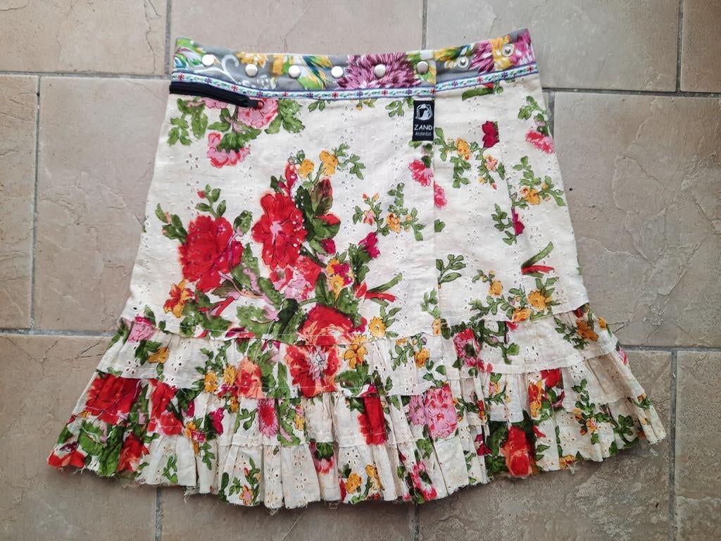 Zand Amsterdam: leuke rok crème bloemen overslag maat M/L, Kleding | Dames, Rokken, Zand Amsterdam, Beige, Zo goed als nieuw, Knielengte