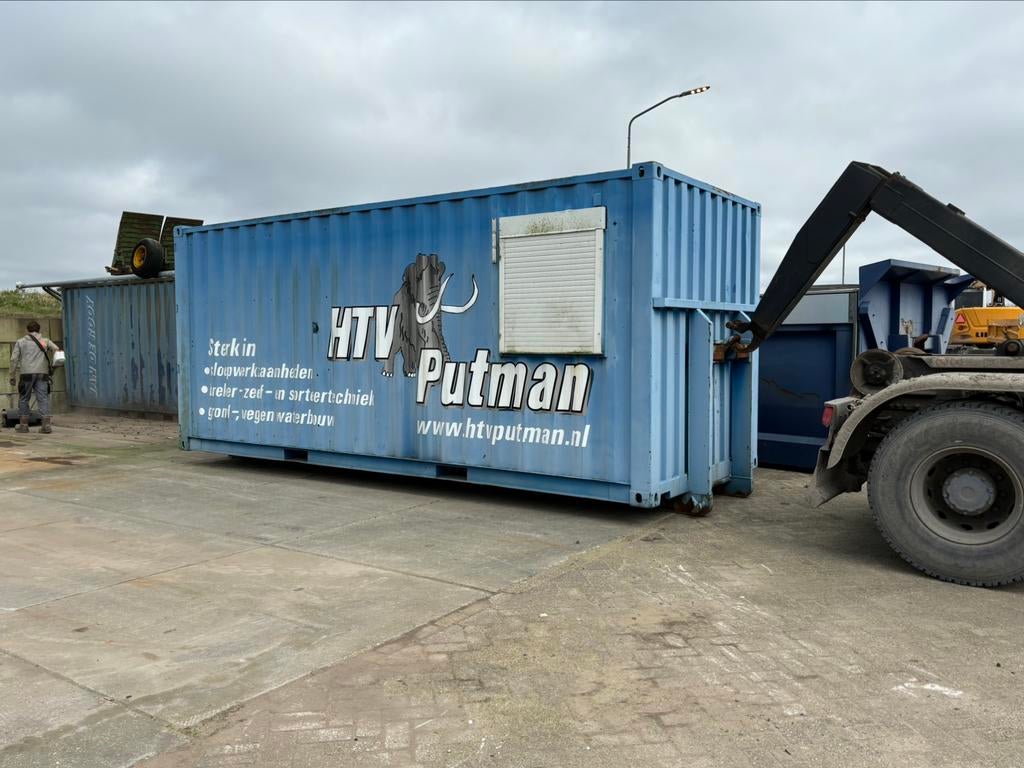 Combi container met haakarmslede.  Kantine, wc, opslag, Ophalen