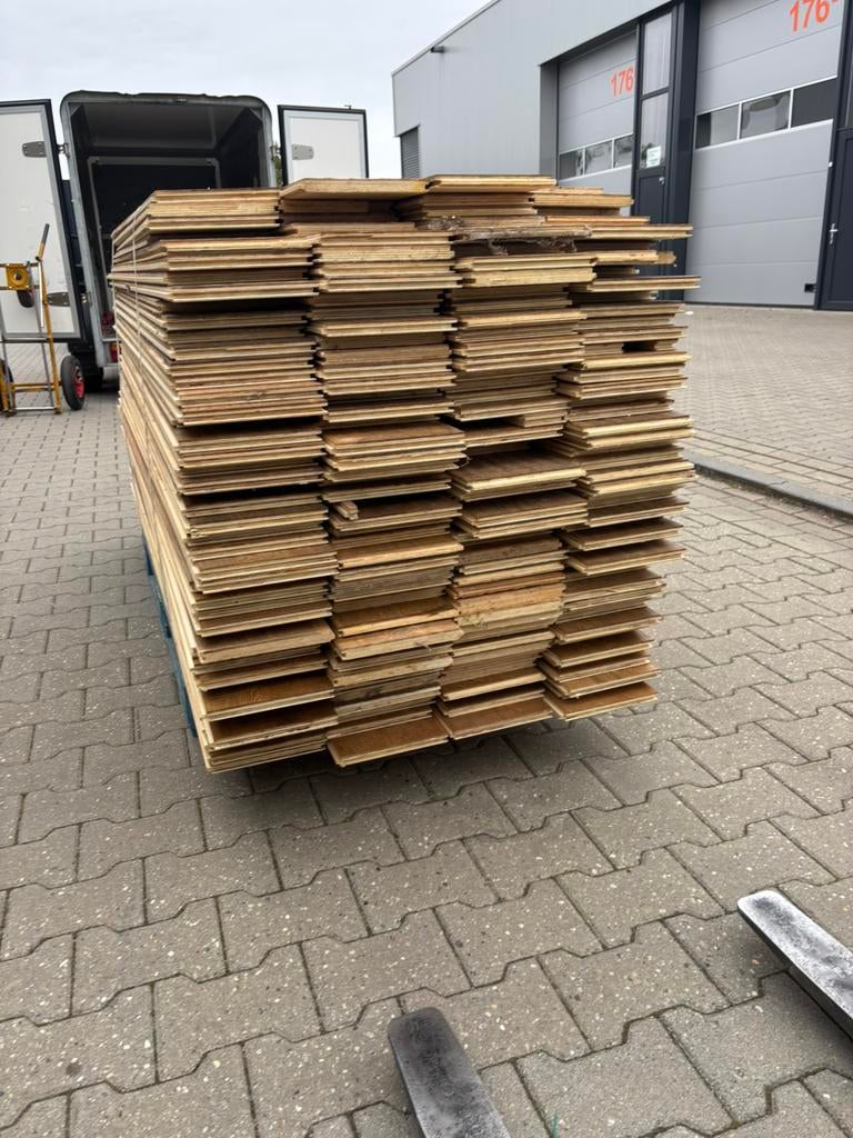 64 m2 eiken multivloer . 19 cm breed 2 cm dik toplaag 5mm, Gebruikt, 2e hands product, 2e hands product, 2e hands product