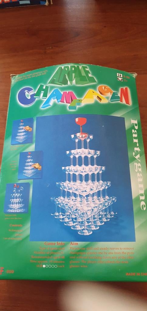 Apple Champagne Party Spel, Ophalen of Verzenden, Zo goed als nieuw, Vijf spelers of meer, Reisspel