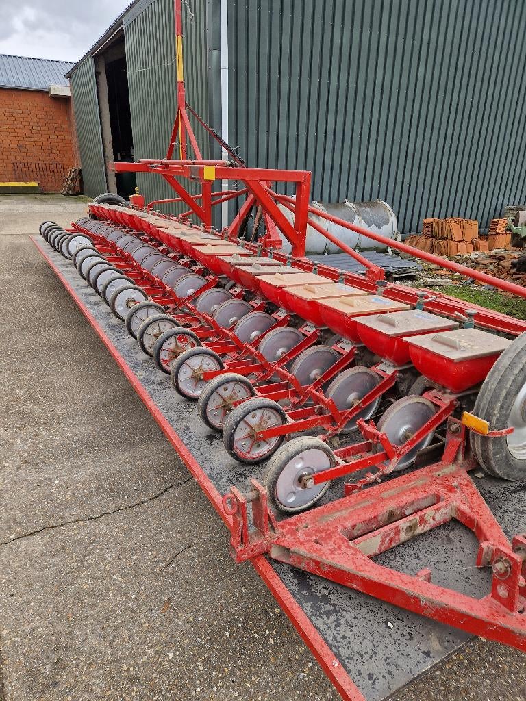 te koop viconmonocentra uienzaaier 6.75 meter, Zakelijke goederen, Agrarisch | Werktuigen, Ophalen, Akkerbouw, Zaaien, Planten of Poten