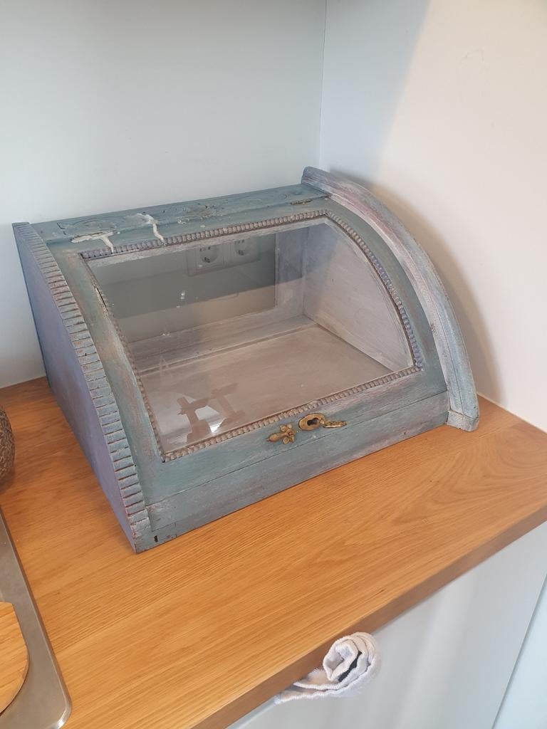 Brocante, vintage vitrinekastje blauw, ook wel tabakskastje, Ophalen, Gebruikt, 50 tot 100 cm, Minder dan 100 cm