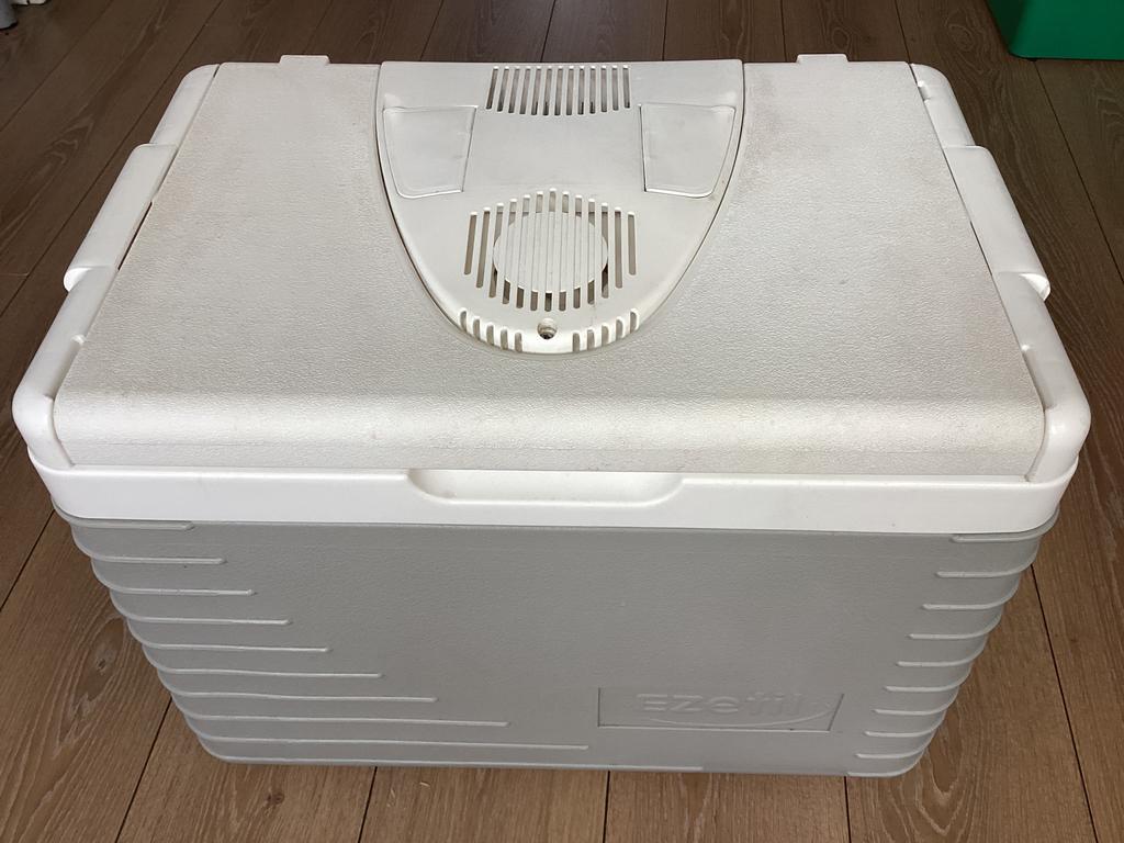 Koelbox Ezetil E45 12volt met omvormer., Caravans en Kamperen, Koelboxen, Ophalen of Verzenden, Gebruikt, Koelbox, Elektrisch
