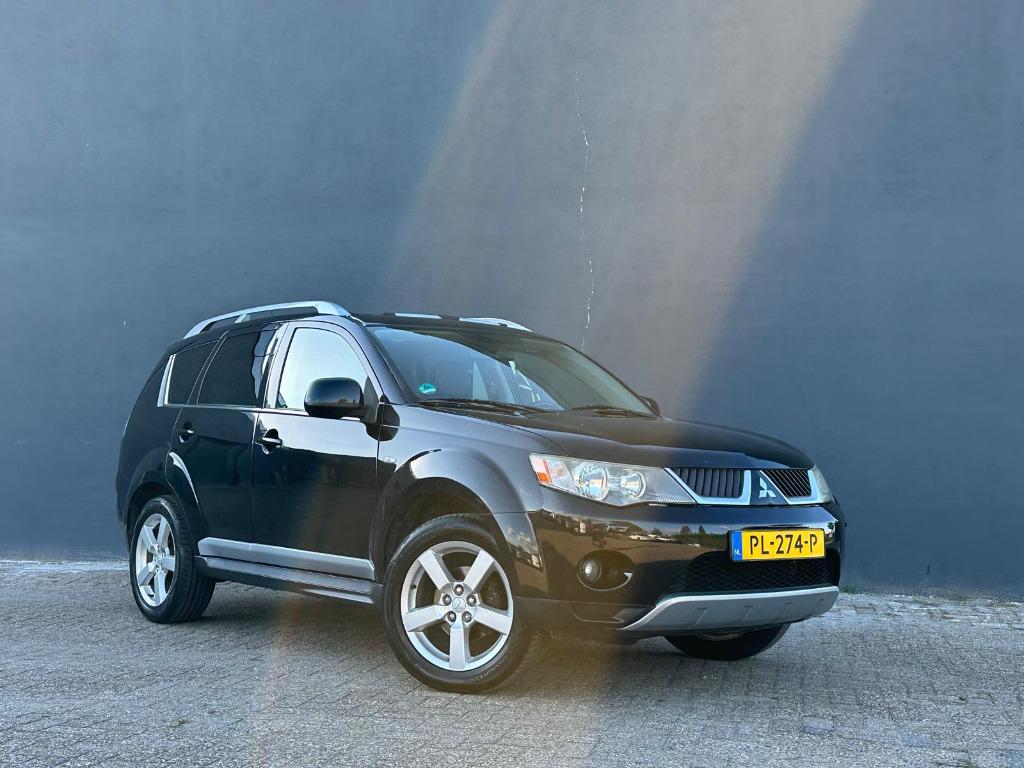 Mitsubishi Outlander 2.4 MPI 4WD CVT 2008 Zwart, Auto's, Automaat, Stoelverwarming, Outlander, Zwart