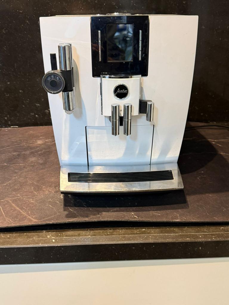 jura j6 piano white met groot onderhoud, Ophalen, 10 kopjes of meer, Koffiemachine, Zo goed als nieuw