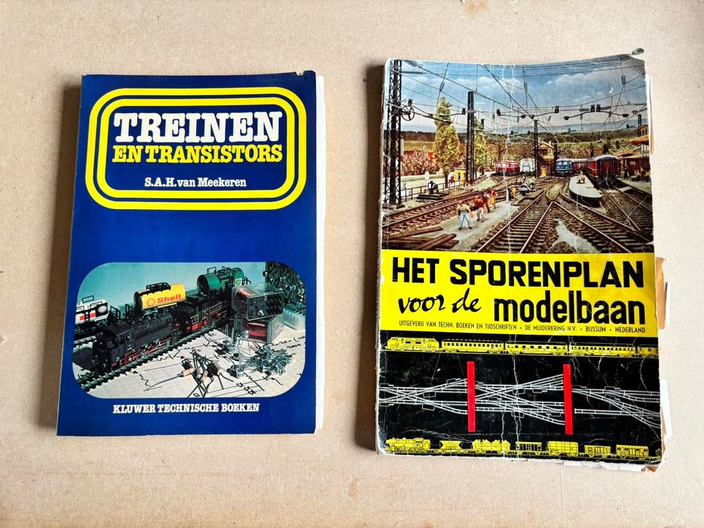 2 boekjes over de aanleg van een modelspoorbaan. Gedateerd., Gebruikt, Gelijkstroom of Wisselstroom, Boek, Tijdschrift of Catalogus