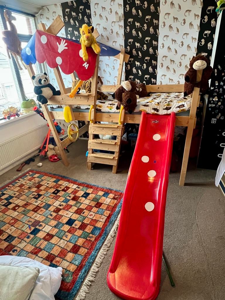 Leuk kinderbed met glijbaan, Ophalen, 85 tot 100 cm, Zo goed als nieuw, Hoogslaper of Stapelbed