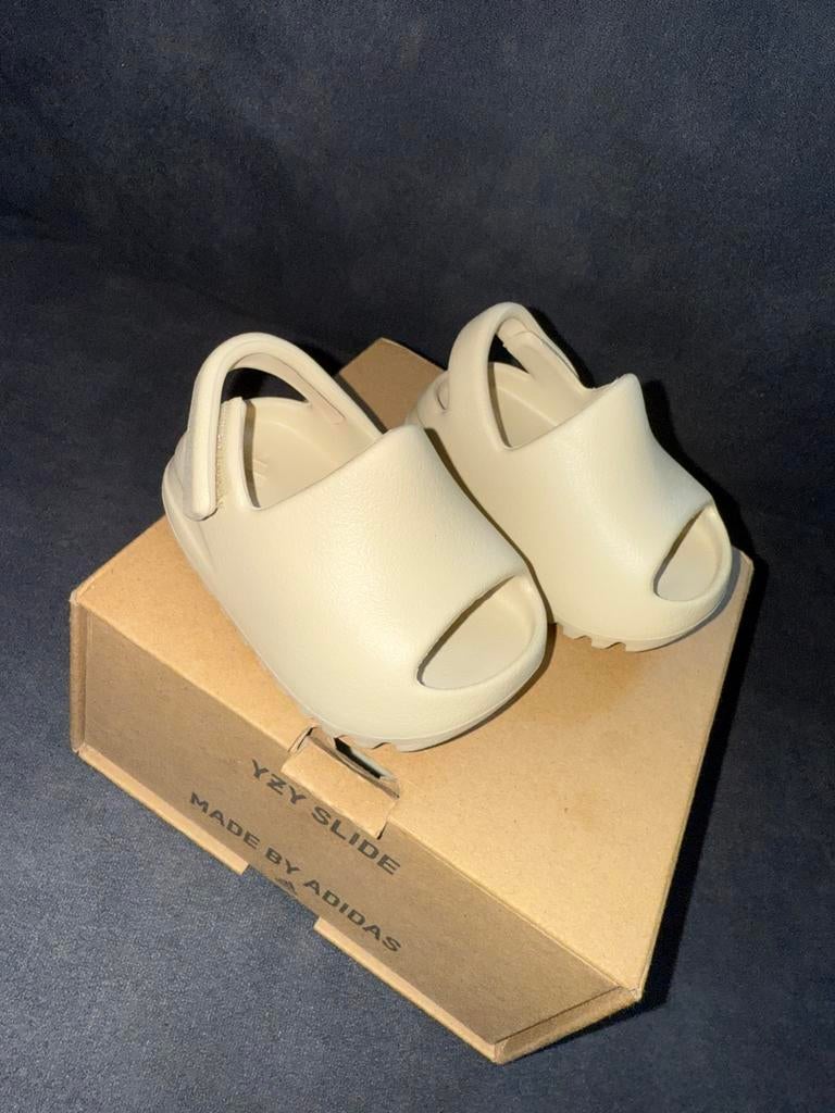 Yeezy slides infants, Schoentjes, Jongetje of Meisje, Nieuw, Ophalen of Verzenden