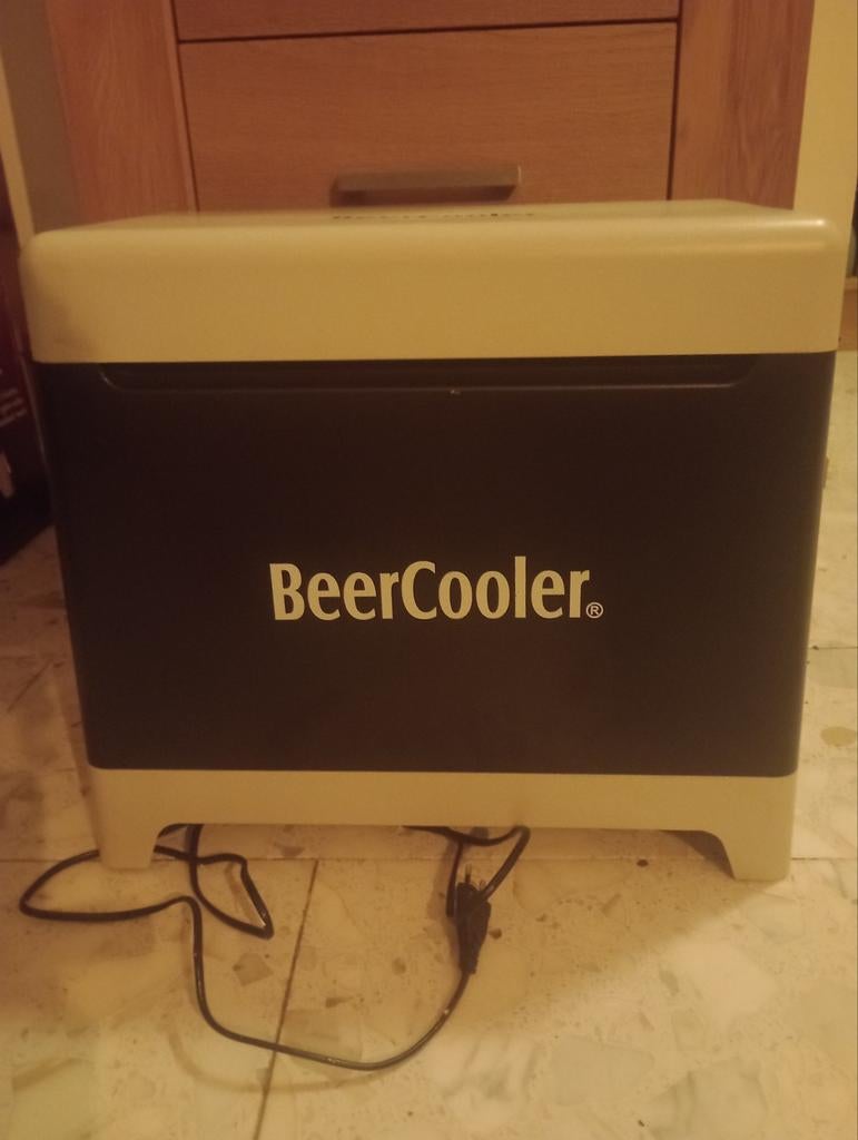 Beer cooler, alleen op 220/230 volt, geen 12 volt stekker., Ophalen