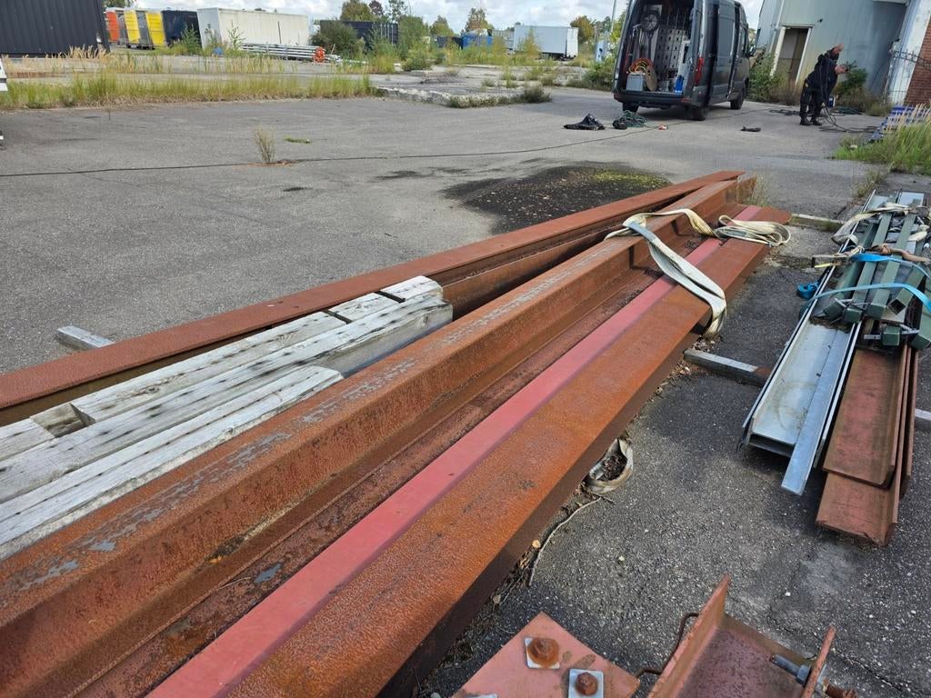 Stalen Spanten & H Profielen loods, Ophalen