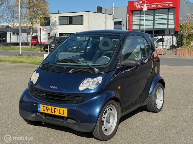 Smart city-coupé smart & pure, Auto's, Automaat, Achterwielaandrijving, 17 €/maand, Zwart